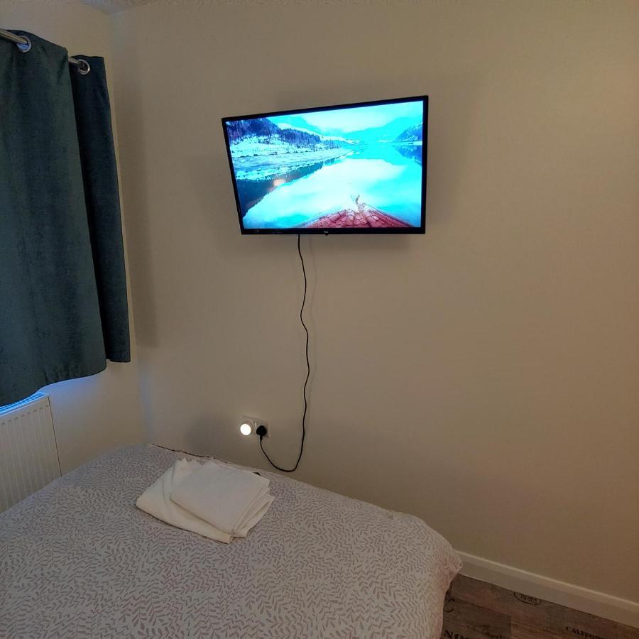 Ensuite Master Bedroom, Private Bathroom, Inside Family Home, Walking Distance To Harry Potter Watford  Bagian luar foto
