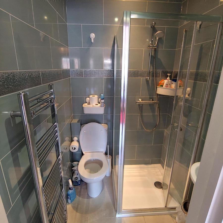 Ensuite Master Bedroom, Private Bathroom, Inside Family Home, Walking Distance To Harry Potter Watford  Bagian luar foto