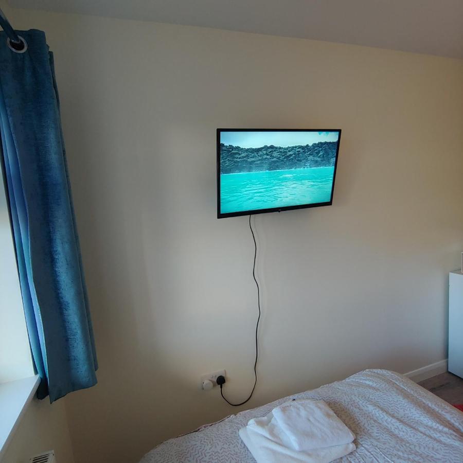 Ensuite Master Bedroom, Private Bathroom, Inside Family Home, Walking Distance To Harry Potter Watford  Bagian luar foto