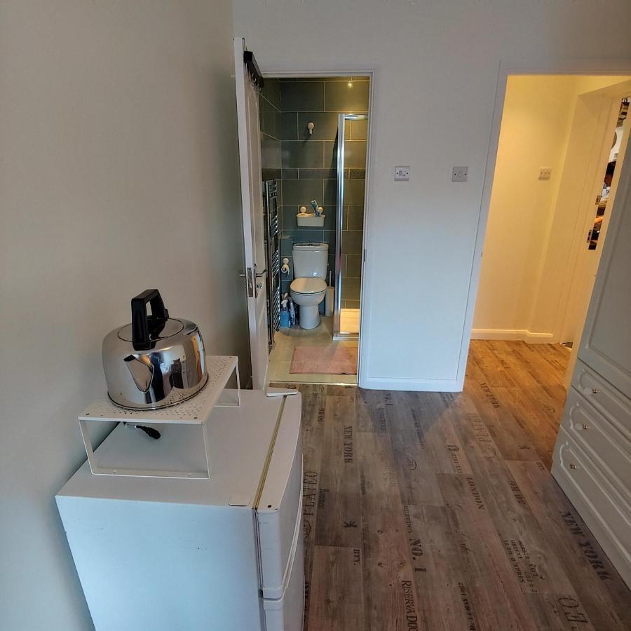 Ensuite Master Bedroom, Private Bathroom, Inside Family Home, Walking Distance To Harry Potter Watford  Bagian luar foto