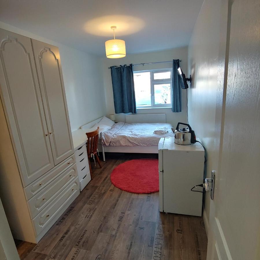 Ensuite Master Bedroom, Private Bathroom, Inside Family Home, Walking Distance To Harry Potter Watford  Bagian luar foto