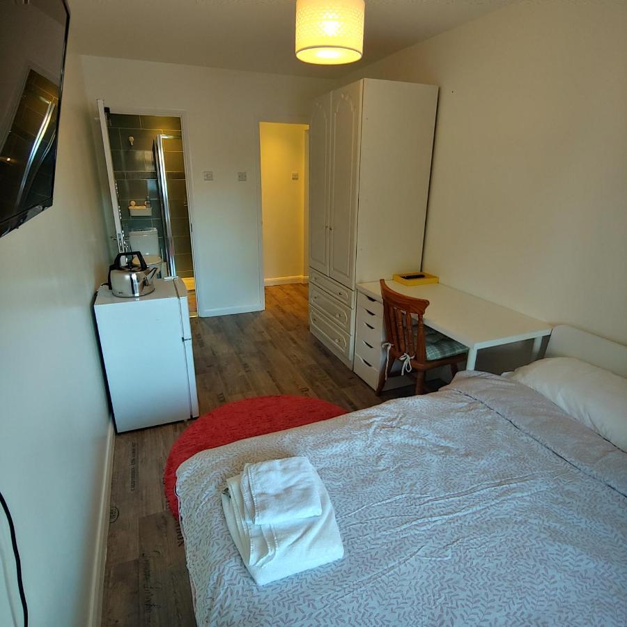 Ensuite Master Bedroom, Private Bathroom, Inside Family Home, Walking Distance To Harry Potter Watford  Bagian luar foto