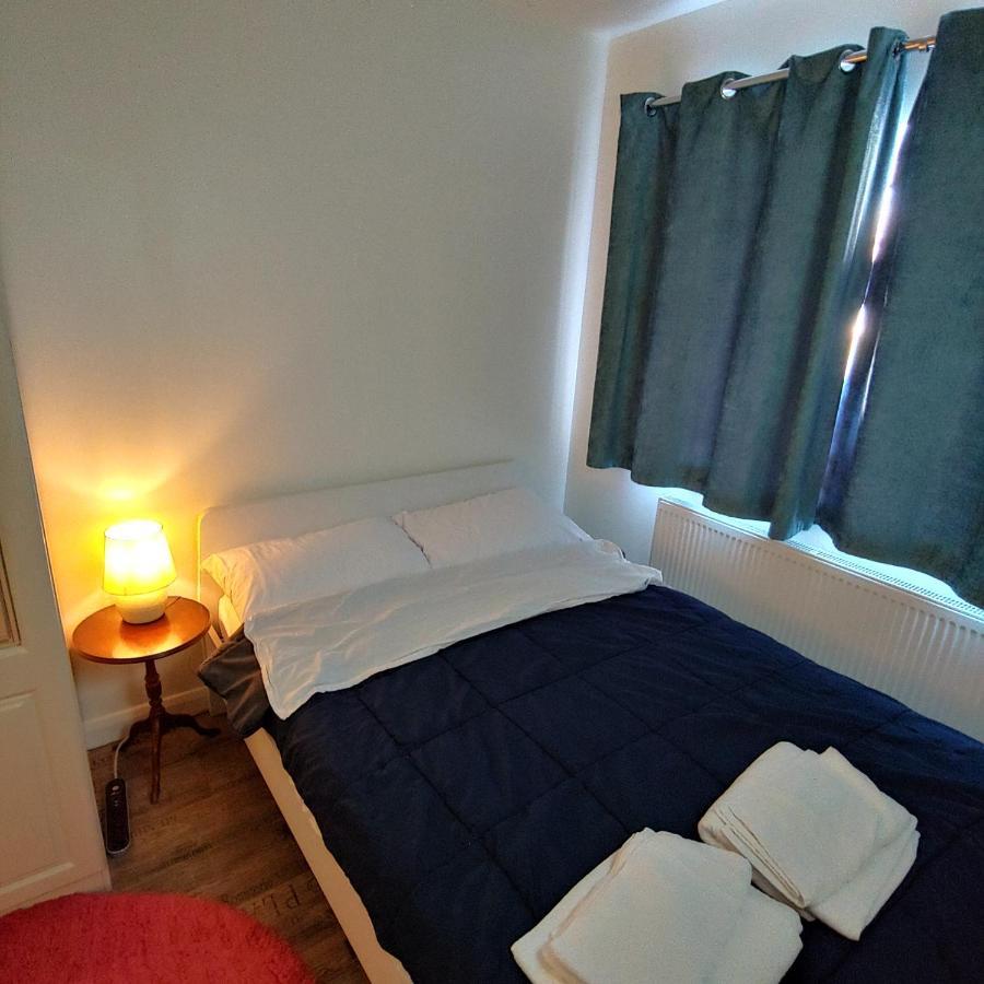 Ensuite Master Bedroom, Private Bathroom, Inside Family Home, Walking Distance To Harry Potter Watford  Bagian luar foto
