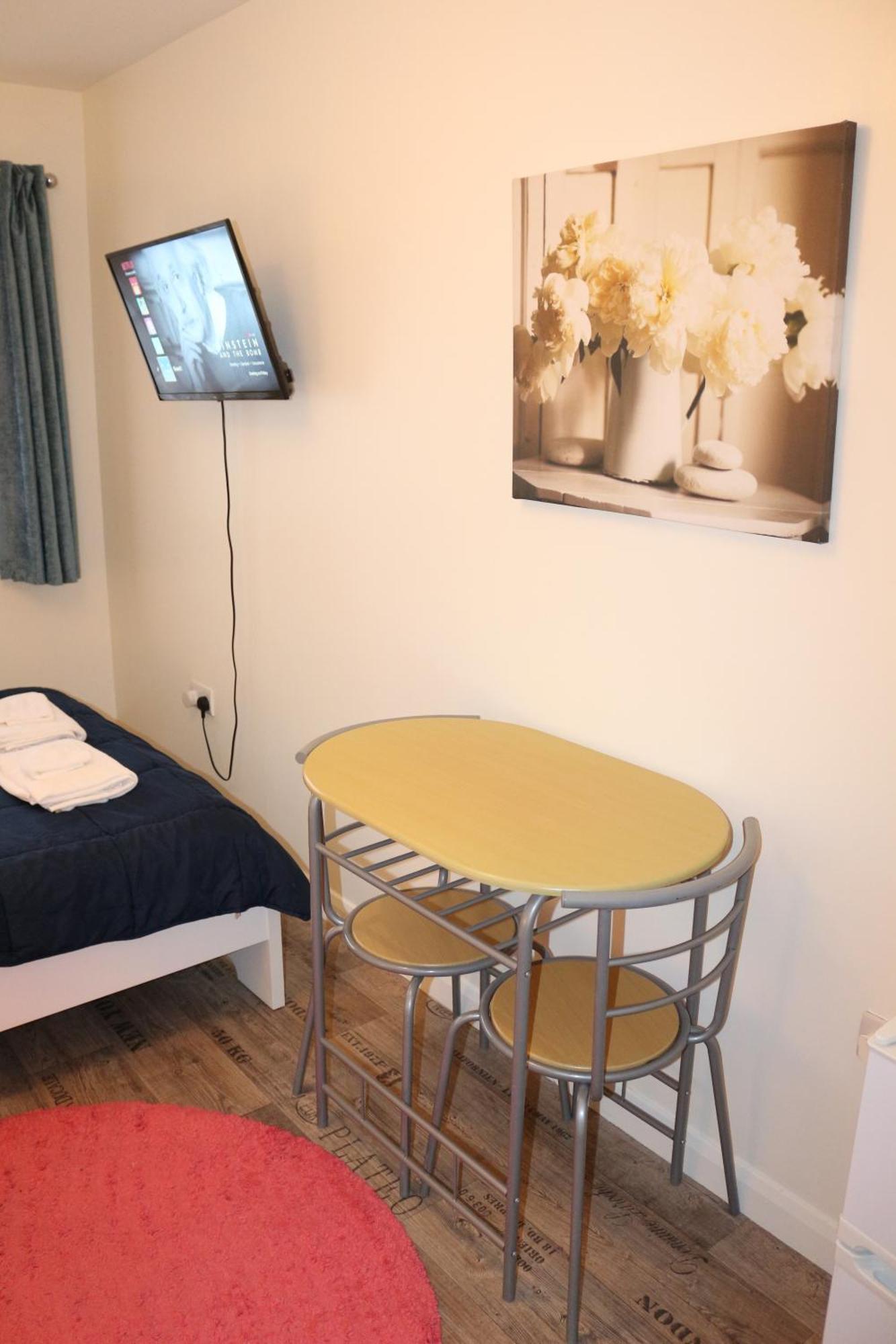 Ensuite Master Bedroom, Private Bathroom, Inside Family Home, Walking Distance To Harry Potter Watford  Bagian luar foto