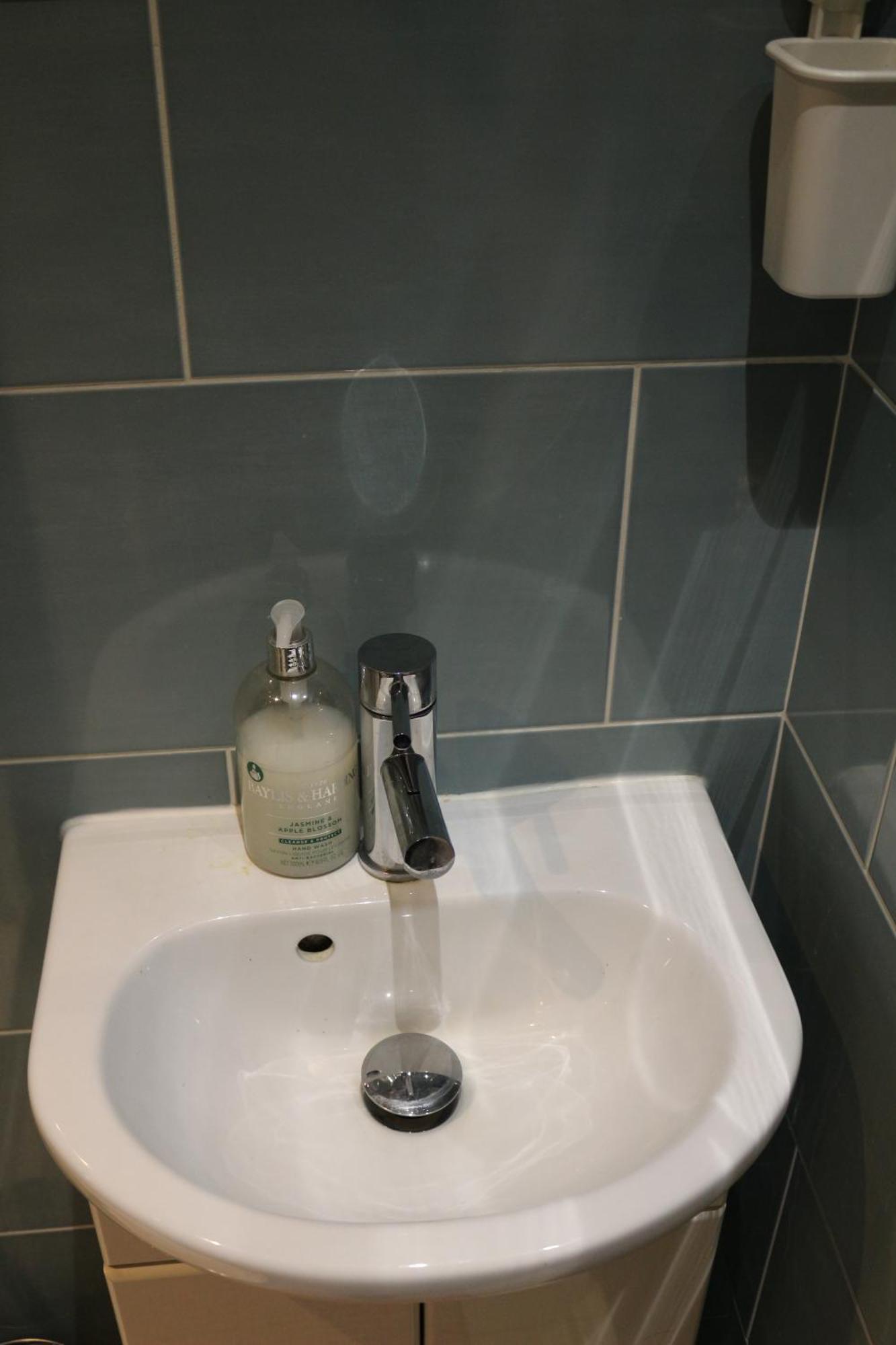 Ensuite Master Bedroom, Private Bathroom, Inside Family Home, Walking Distance To Harry Potter Watford  Bagian luar foto